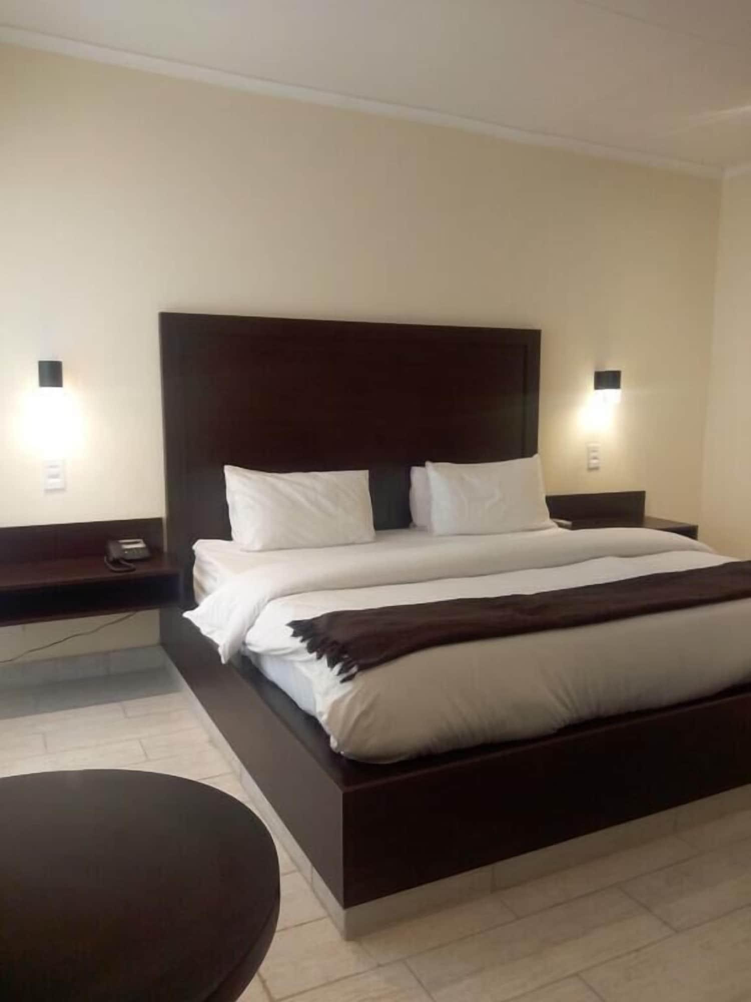 Villa Via Hotel Midrand Exterior photo