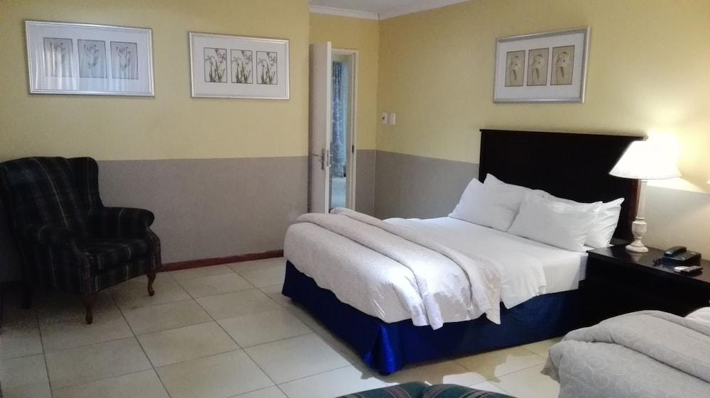 Villa Via Hotel Midrand Exterior photo