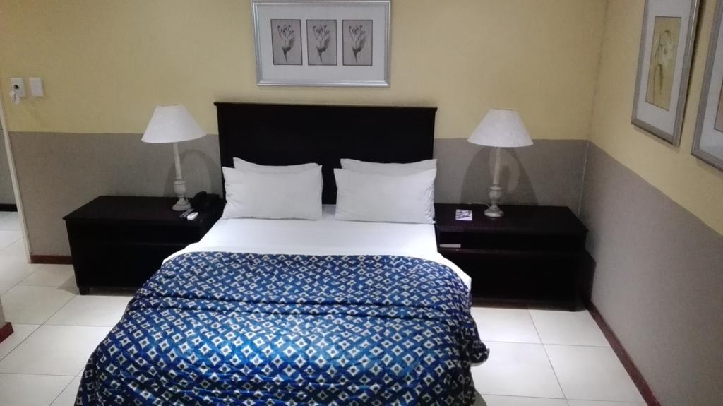Villa Via Hotel Midrand Exterior photo